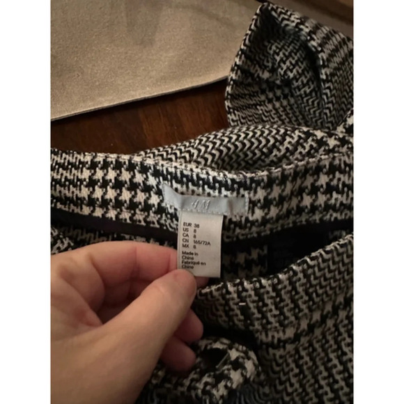 Women's H&M Black & White Plaid Pants Size 8 - Picture 3 of 3